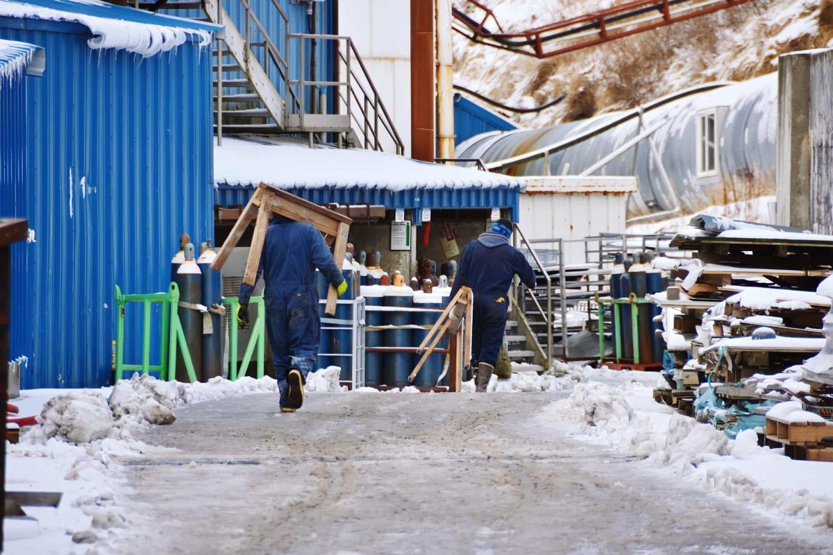 Tips to Keep Warehouse Workers Warm in a Cold Warehouse this Winter